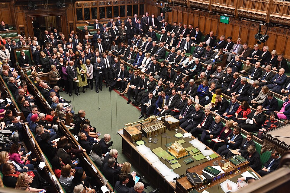 Politicians trusted by just 4% of Britons as confidence gap widens
