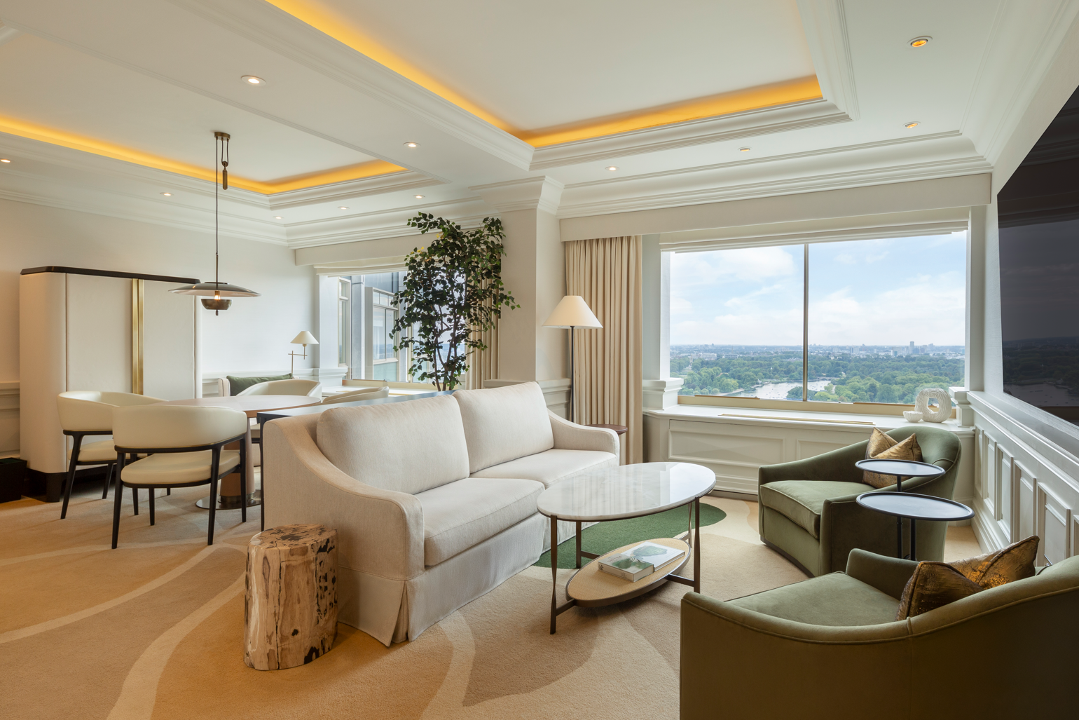Inside the London hotel built to handle everything from board meetings to 1,350 guests
